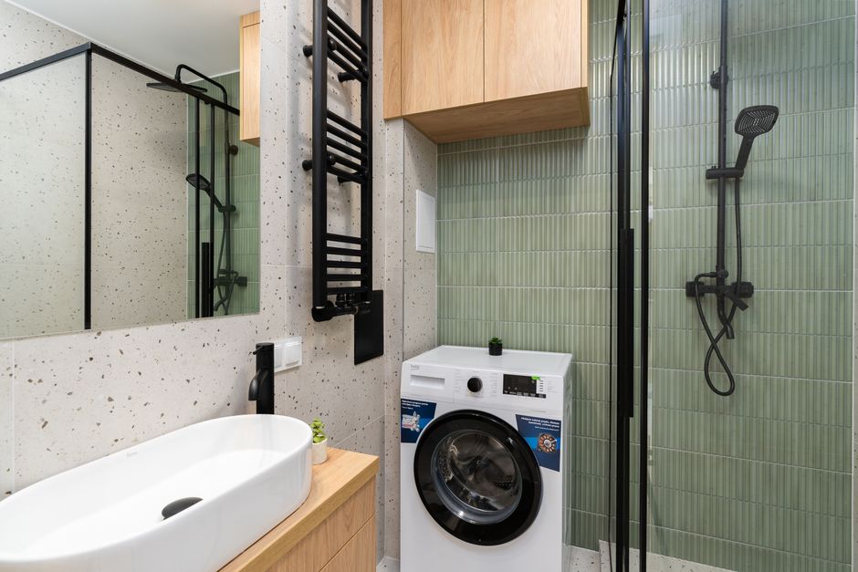 Boosting Energy with Cold Showers
